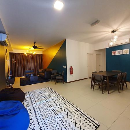 The Landmark By Katana 3Br To 4Br Luxury Seaview Landmark Homestay At Gurney 15-16Pax 无敌海景套房 Tanjung Tokong Екстериор снимка