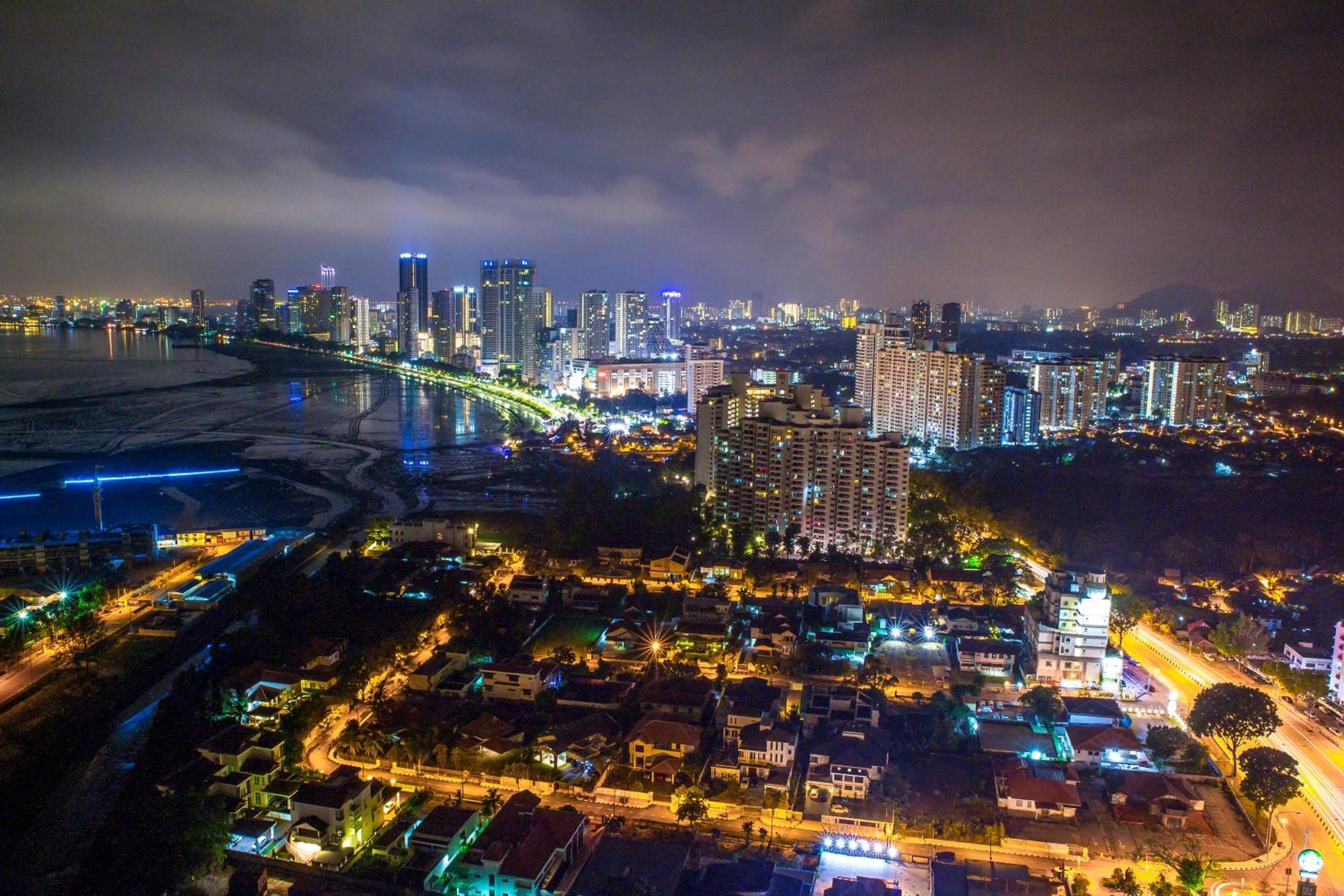 The Landmark By Katana 3Br To 4Br Luxury Seaview Landmark Homestay At Gurney 15-16Pax 无敌海景套房 Tanjung Tokong Екстериор снимка